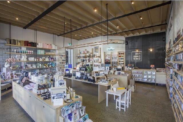 Cách trang trí cửa hàng văn phòng phẩm đẹp hút khách