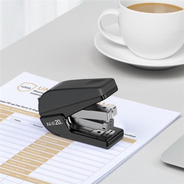 Dập ghim Comix X4 tốc độ với màu đen sang trọng cho mọi văn phòng