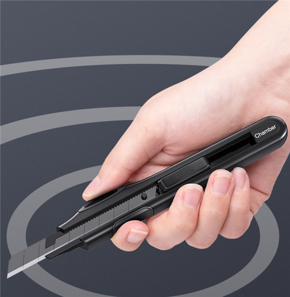 Dao rọc giấy Comix X7 - Thiết kế màu đen sang trọng, chính xác từng đường cắt!