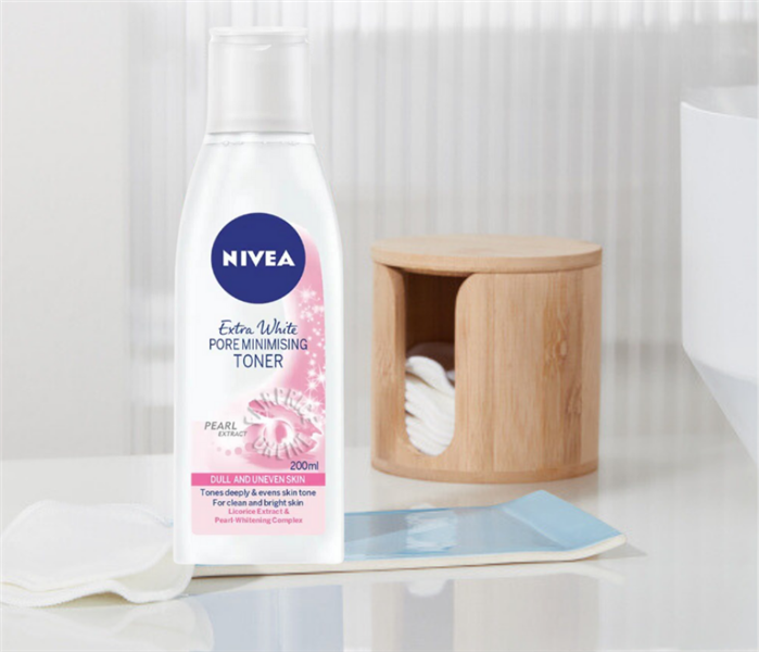 Nước hoa hồng là gì? Vì sao nên dùng nước hoa hồng mỗi ngày? Cách sử dụng đúng chuẩn