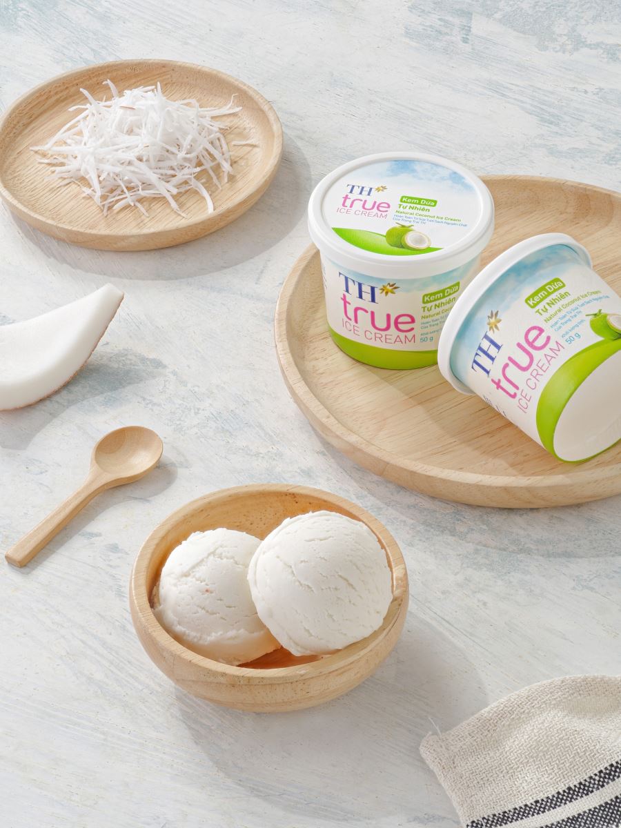 Giải nhiệt mùa hè với kem TH True Ice Cream