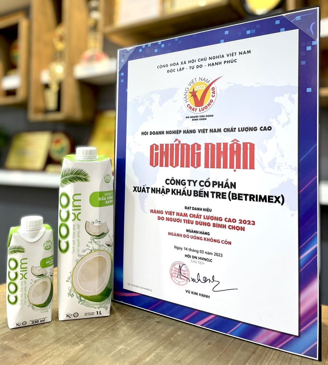 Nước dừa Cocoxim - Cảm nhận vị ngọt đích thực từ trái dừa tươi Bến Tre!