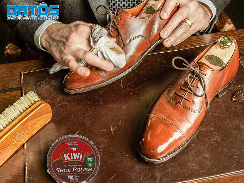 Bí quyết bảo quản giày như mới với công thức đặc biệt của xi Kiwi