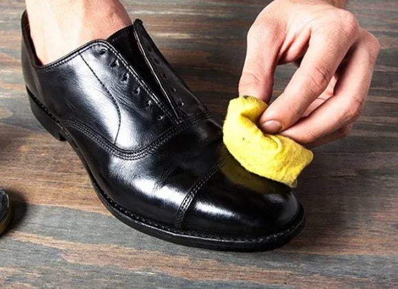 Bí quyết bảo quản giày như mới với công thức đặc biệt của xi Kiwi